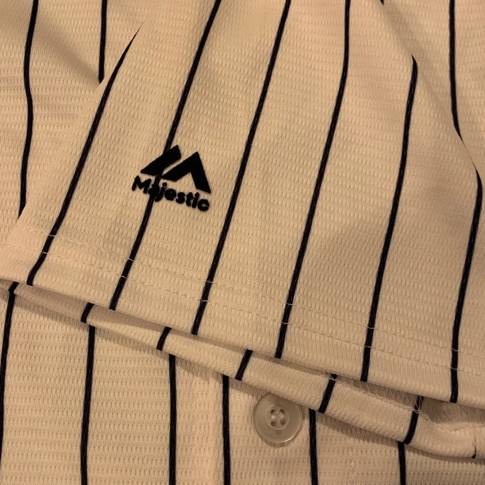 NY Yankees Majestic Matt Holliday #17 Major League Baseball shirt. Size small. - Picture 9 of 11